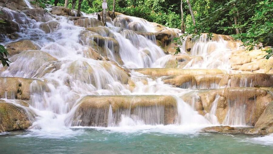 Jamaica: Bob Marley, Dunn's River Falls and Luminous Lagoon - Climbing Dunn’s River Falls