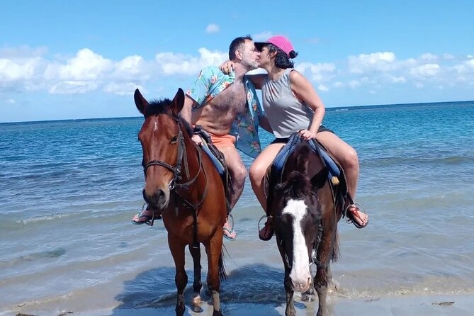 Kennedy's Horseback riding, Blue Hole and Secret Falls from Montego Bay - A short craft-market stop in Ocho Rios