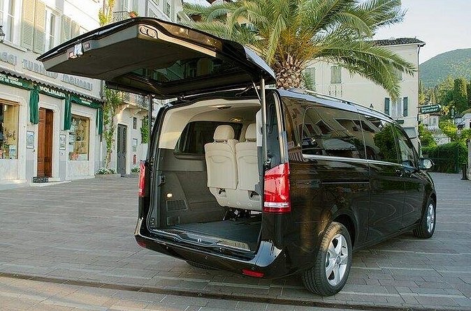 Kingston to Ocho Rios Round Trip Transfer - The Vehicle and Group Experience