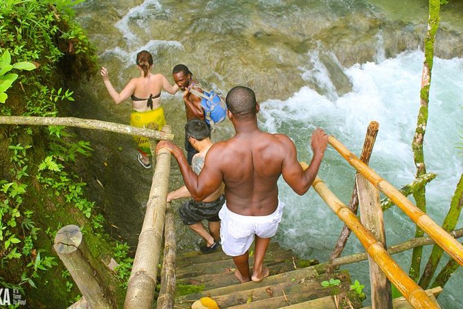 Mayfield Falls Private Tour - Arriving at Mayfield Falls and Mineral Springs