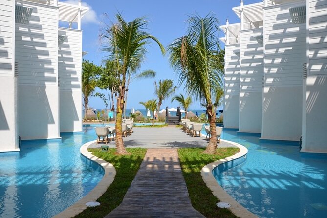 MBJ Airport Private Transfers to any Negril Hotels - Drivers who add a Jamaican welcome