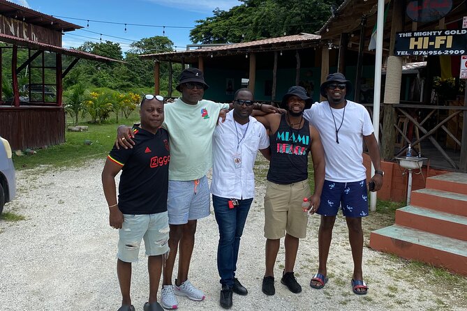Montego Bay Airport Transfer-Excellence, Royalton, Eden Bay - Drinks and conversation on the way