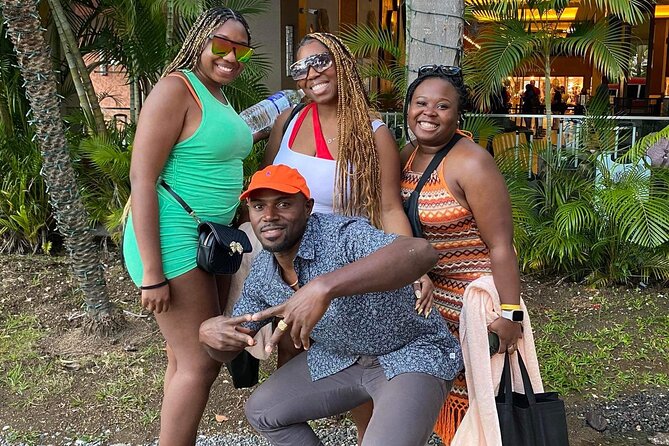 Montego Bay Airport Transfer to/from Resorts in Montego Bay - A private vehicle for couples, families, and groups up to 15