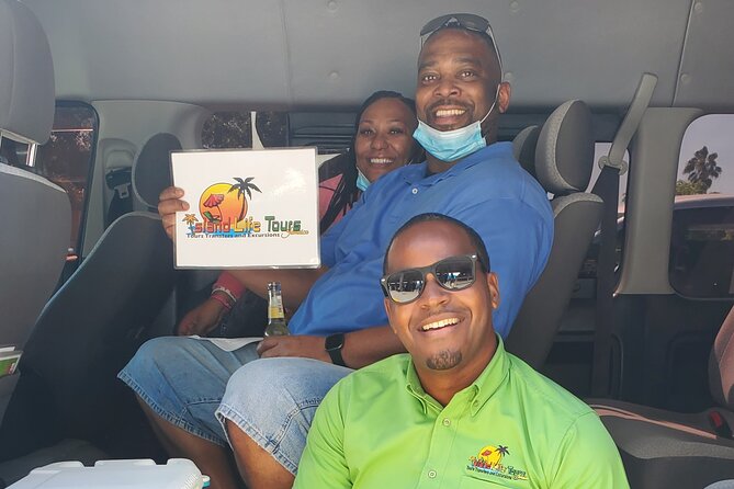 Montego Bay Airport Transfer to Hotels in Ochi Rios - Meeting Your Driver at Montego Bay Airport