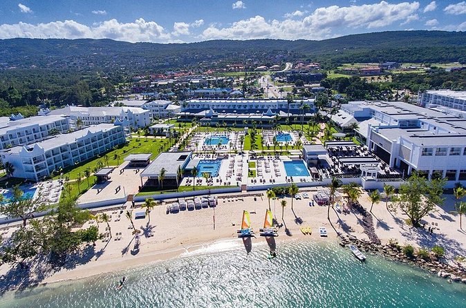 Montego Bay Airport Transfer to Montego Bay and Falmouth Hotels - Why the $14.50 price can be good value