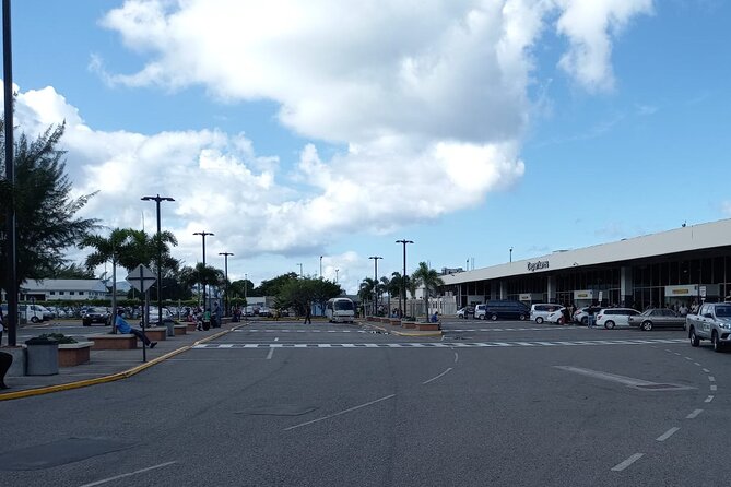 Montego Bay Airport Transfer to Ocho Rios and Runnaway Bay Hotels(Private) - Private service compared with a shared ride