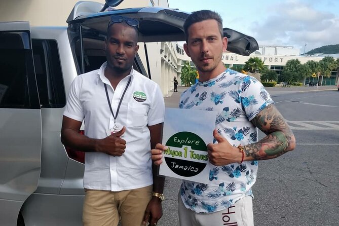Montego Bay Airport Transfer to Resorts in Montego Bay - One-way or round-trip: choosing the better option