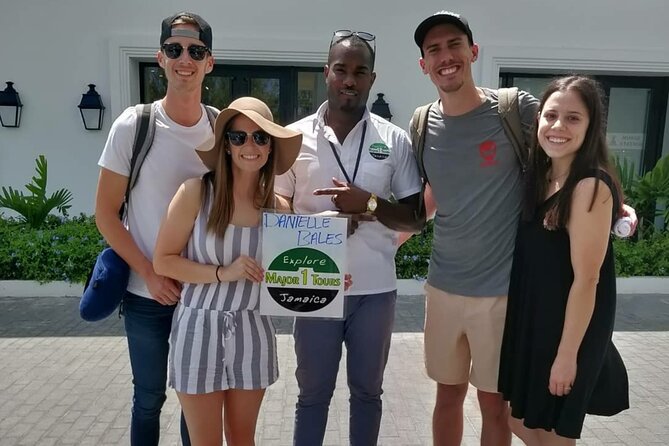 Montego Bay Airport Transfer to Resorts in Montego Bay - The Ride: Air-Conditioning, WiFi, and Water