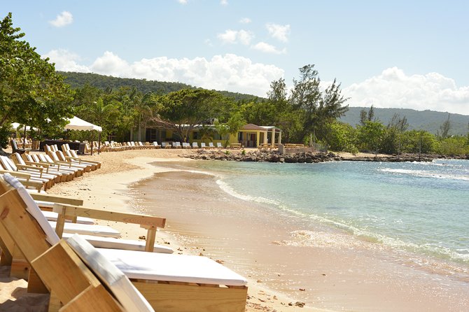 Montego Bay: Bamboo Beach Club VIP Access with Lunch & Cocktails - A beach club day with the planning done for you