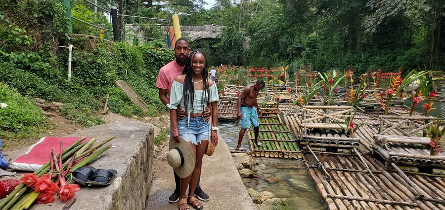 Montego Bay: Bamboo Raft Cruise on the Great River - Floating shops, Jamaican food, and music on the water