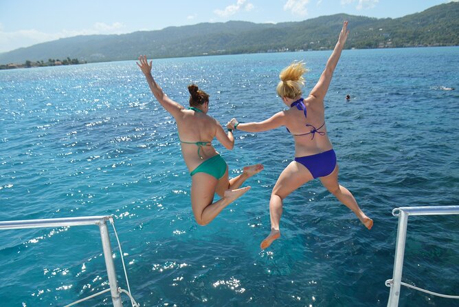 Montego Bay Catamaran: Snorkel Tour with Open Bar & Reggae DJ - The Montego Bay Marine Park snorkeling stop