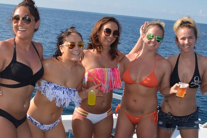 Montego Bay Catamaran: Snorkel Tour with Open Bar & Reggae DJ - What the open bar really adds to the price