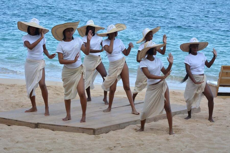 Montego Bay: Dunn's River Falls & Lunch at Bamboo Beach Club - Lunch and drinks: useful value, with modest expectations