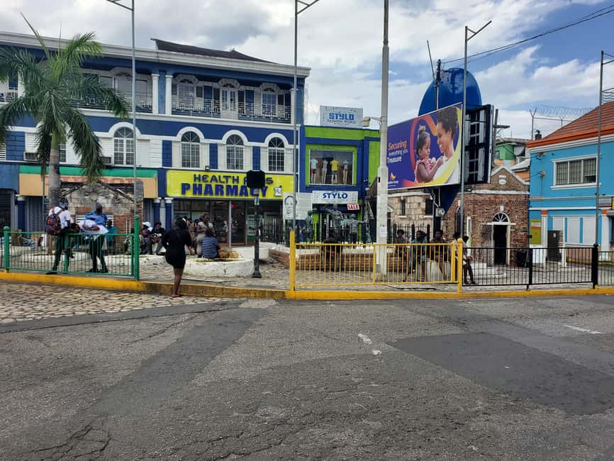 Montego Bay Excursion and Beach - Passing homes, villas, and residential areas