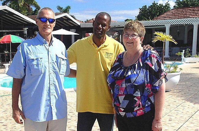 Montego Bay Hotels Private Airport Round Trip Transfers - Vehicles, drivers, and the welcome factor