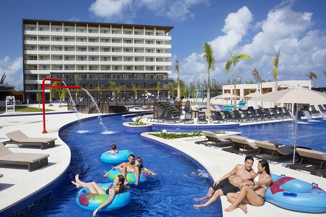 Montego Bay Hotels Private Airport Transfer - Arriving at Montego Bay airport with a clear plan
