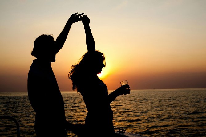 Montego Bay Reggae Sunset Catamaran Cruise - How crowded can the catamaran feel?
