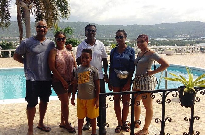 Montego Bay Scenic Tour - The Hip Strip on Gloucester Avenue