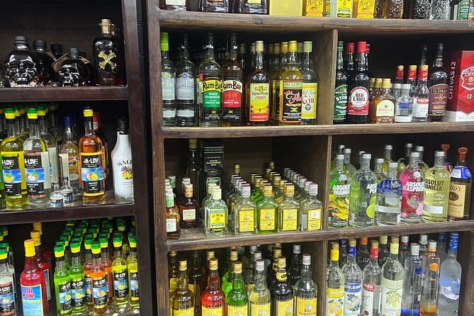 Montego Bay Sightseeing, Souvenir Shopping and local food hunt - Souvenir shopping with local guidance