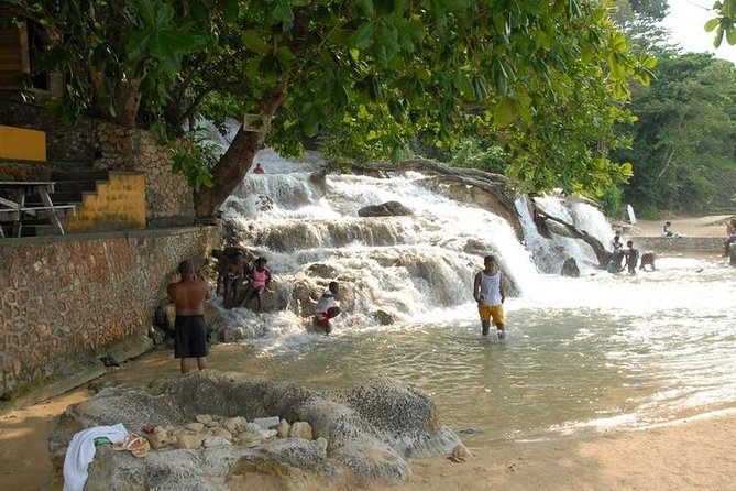 Montego Bay tour: Dunn's River Falls - What the waterfall climb feels like