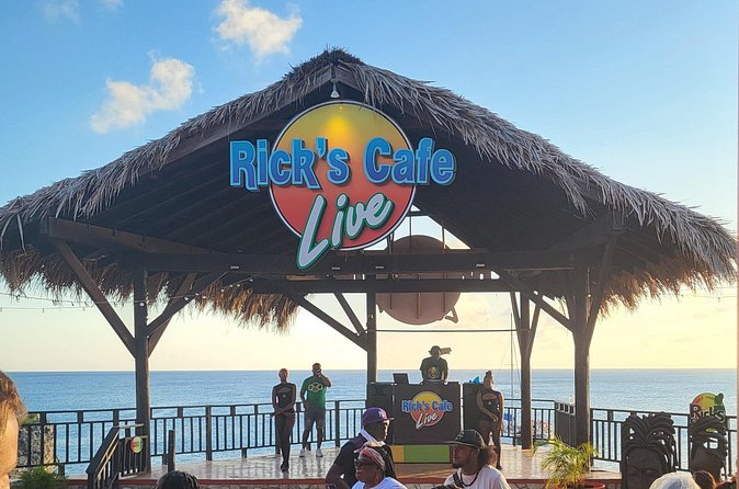 Negril Beach Break and Ricks Cafe - Montego Bay Cruise Port - Choosing lunch, from jerk chicken to lobster
