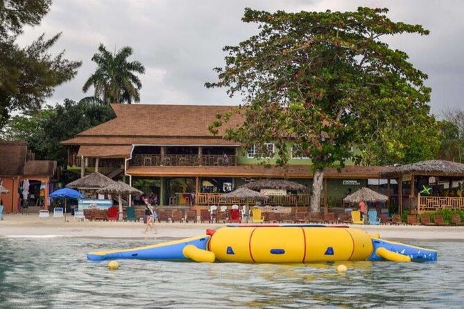 Negril Beach Break and Ricks Cafe - Montego Bay Cruise Port - Rick’s Cafe and the cliffs above the sea