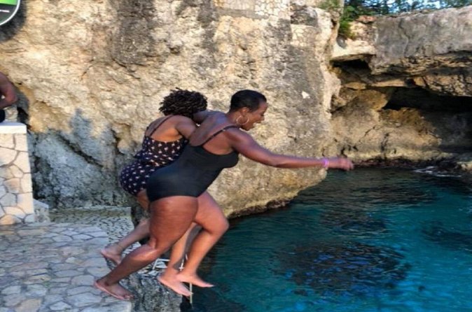 Negril Beach Experience & Rick's Cafe from Negril - The beach-stop warning you should take seriously