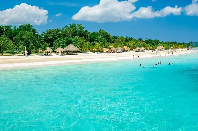 Negril Seven Mile beach and Rick’s Cafe from Montego Bay - The ride west in an air-conditioned vehicle