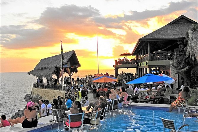 Negril Sunset Trip to Rick's Cafe from Montego Bay and Grand Palladium - Who will enjoy this outing most?