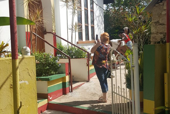 Nine Mile Tour from Ocho Rios - The mausoleum and the climb