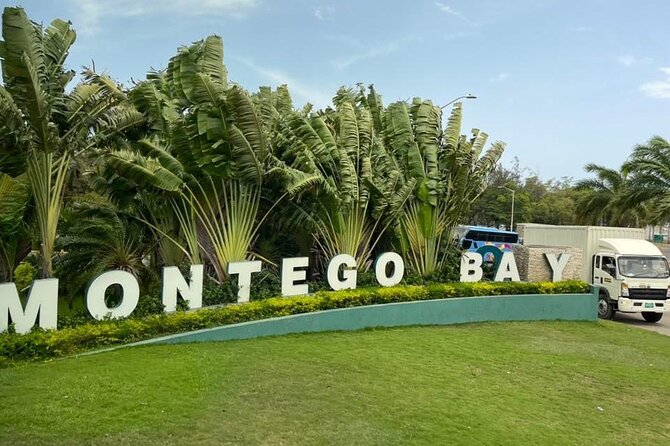 Ocean Eden bay coral spring EXCLUSIVE private airport transfer - A private start between the airport and Falmouth