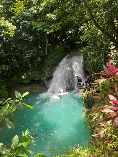 Ocho Rios: Blue Hole and Bamboo River Rafting - The optional side of Blue Hole