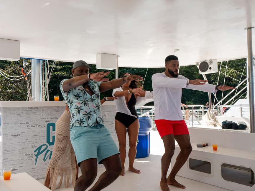 Ocho Rios: Catamaran Sail & Snorkel + Dunn's River Climb - Jamaican food and a break at Island Village