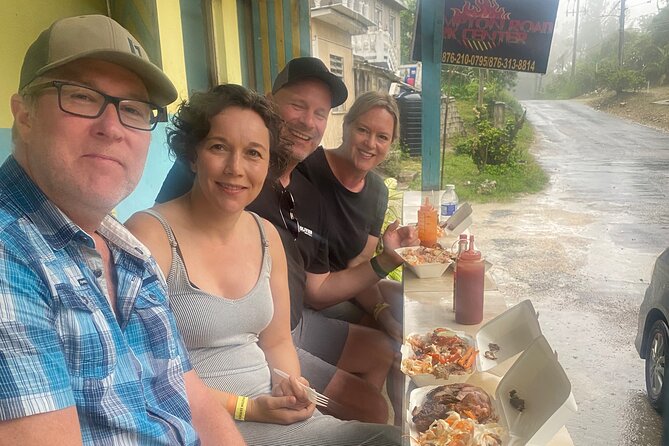 Ocho Rios Sightseeing Tours and Shopping - Market browsing and duty-free shopping