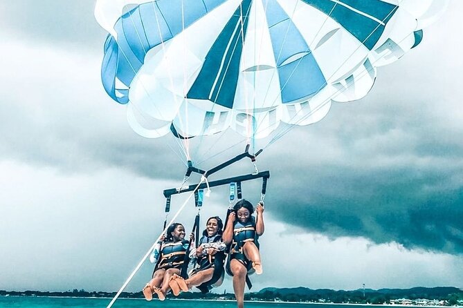 Parasailing, Blue Hole Mineral Spring, Seven Mile Beach - Puerto Seco Beach and the mixed details