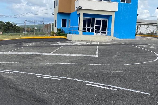 Private Airport Transfer from Ian Fleming Airport to Ocho Rios - A simple landing at Ian Fleming Airport