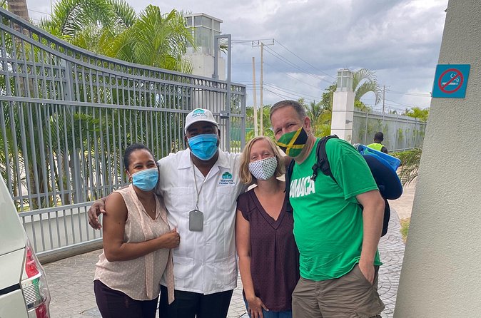 Private Airport Transfer from Montego Bay Airport to Ocho Rios - Bottled water and a useful first briefing