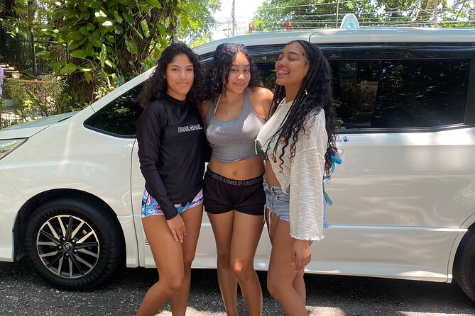 Private Airport Transfer to all resorts in Falmouth, Trelawny - What the vehicle offers during the ride
