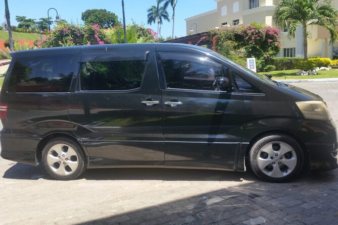 Private Airport Transfer to Bahia Principe Grand Jamaica - Meeting your driver at Montego Bay Airport