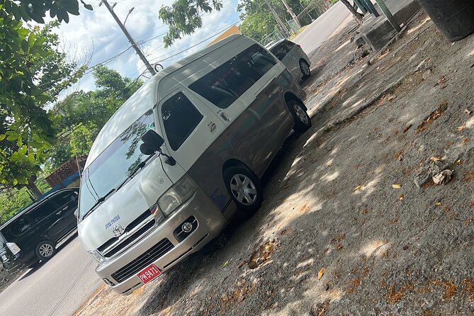 Private Airport Transfer to Hotels and Airbnb in Montego Bay - What the vehicle setup means for comfort