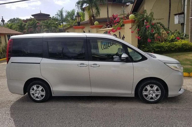 Private Airport Transfer to Jewel Grande Montego Bay Resort - Why a Private Vehicle Can Be Worth $20
