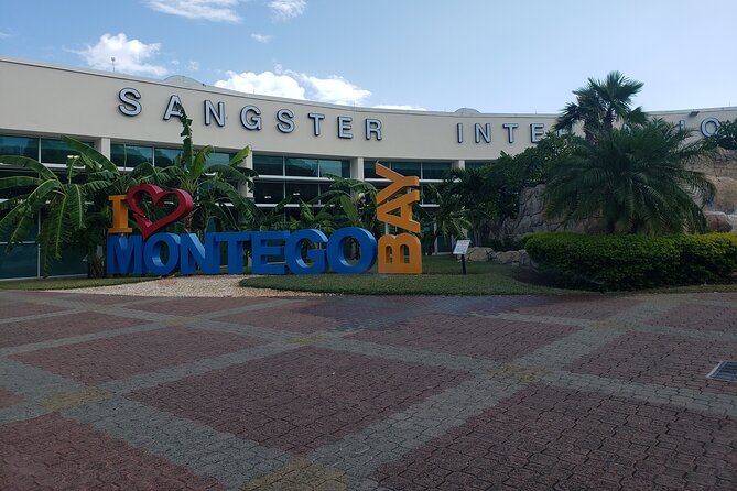 Private Airport Transfer to Royalton, Ocean Coral Spring & Excellence Oyster Bay - What the airport pickup is really like