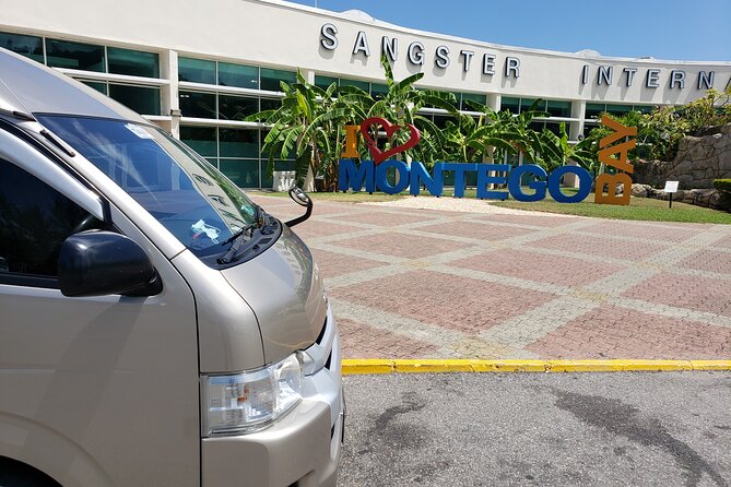Private Airport Transfers To Negril Hotels and Villas - A private vehicle is most useful for groups