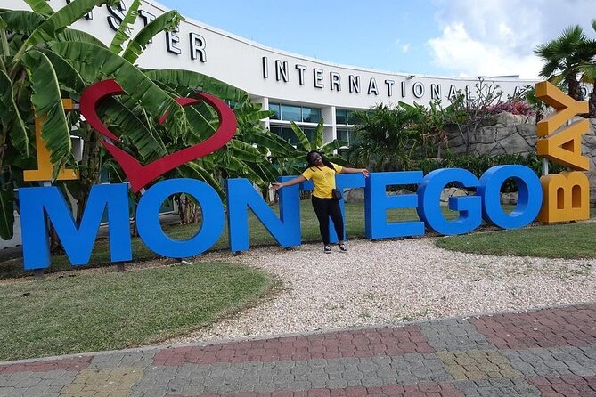 Private Airport Transfers To Negril Hotels and Villas - Drinks and WiFi make a difference after landing
