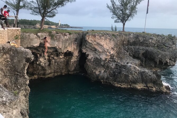 Private and Customized Tour to Negril From Montego Bay - The guide and private service