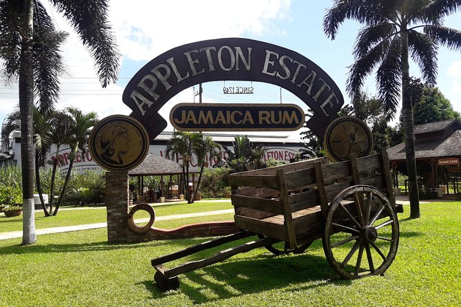 Private Appleton Estate Rum and Pelican Bar Tour from Montego Bay - Taking the short boat ride to Floyd’s Pelican Bar