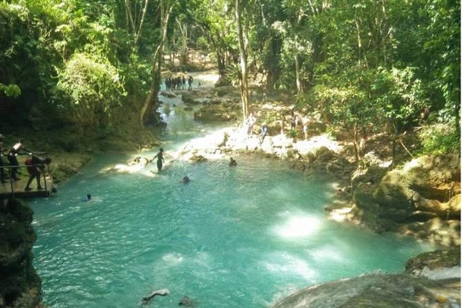 [PRIVATE] Blue Hole & Secret Falls Tour with Entrance Fees - A closer look at the driver-guide service
