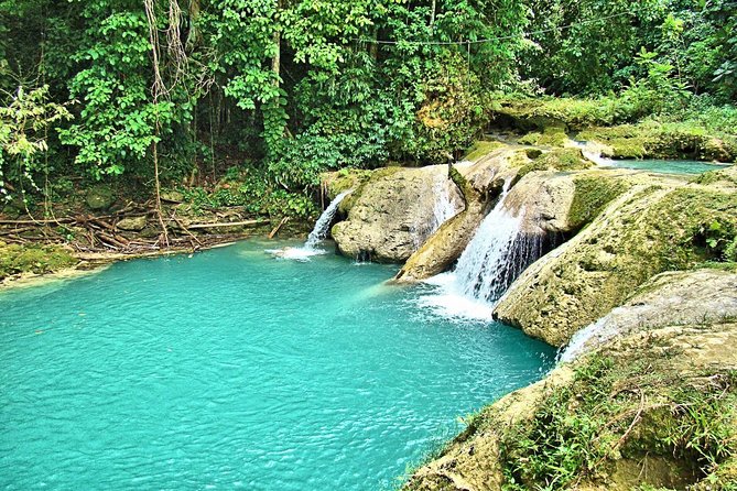 [PRIVATE] Blue Hole & Secret Falls Tour with Entrance Fees - The walk to Secret Falls
