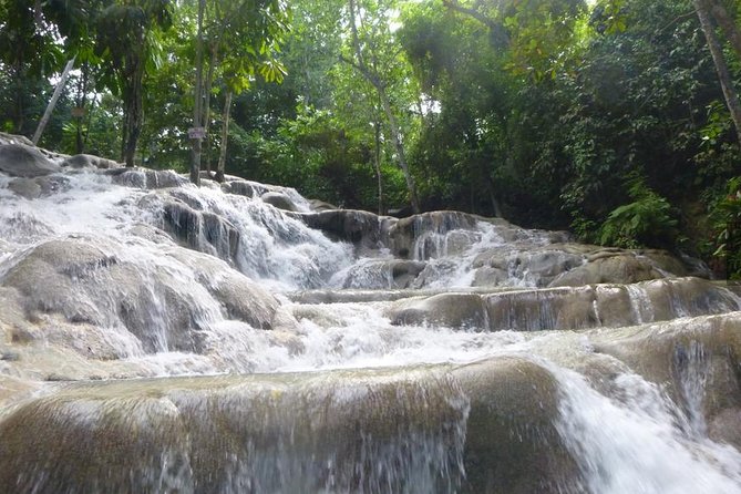 [PRIVATE]Dunn's River & Martha Brae Rafting - Entrance & Lunch - The long road from Negril