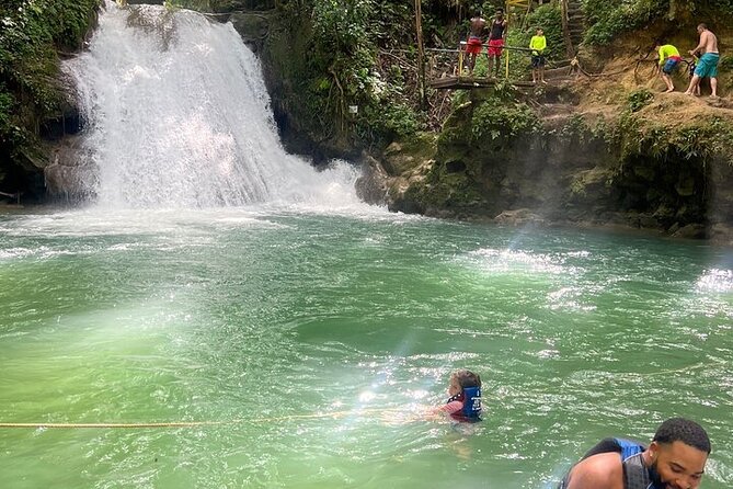 Private fun fill tour from Montego Bay to dunns river & blue hole - The guide is a major part of the value